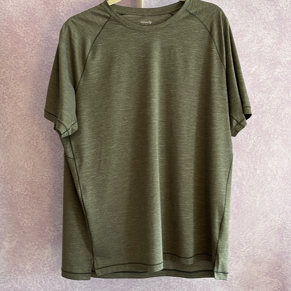 Old Navy new condition men’s vented athletic shirt green/gray
